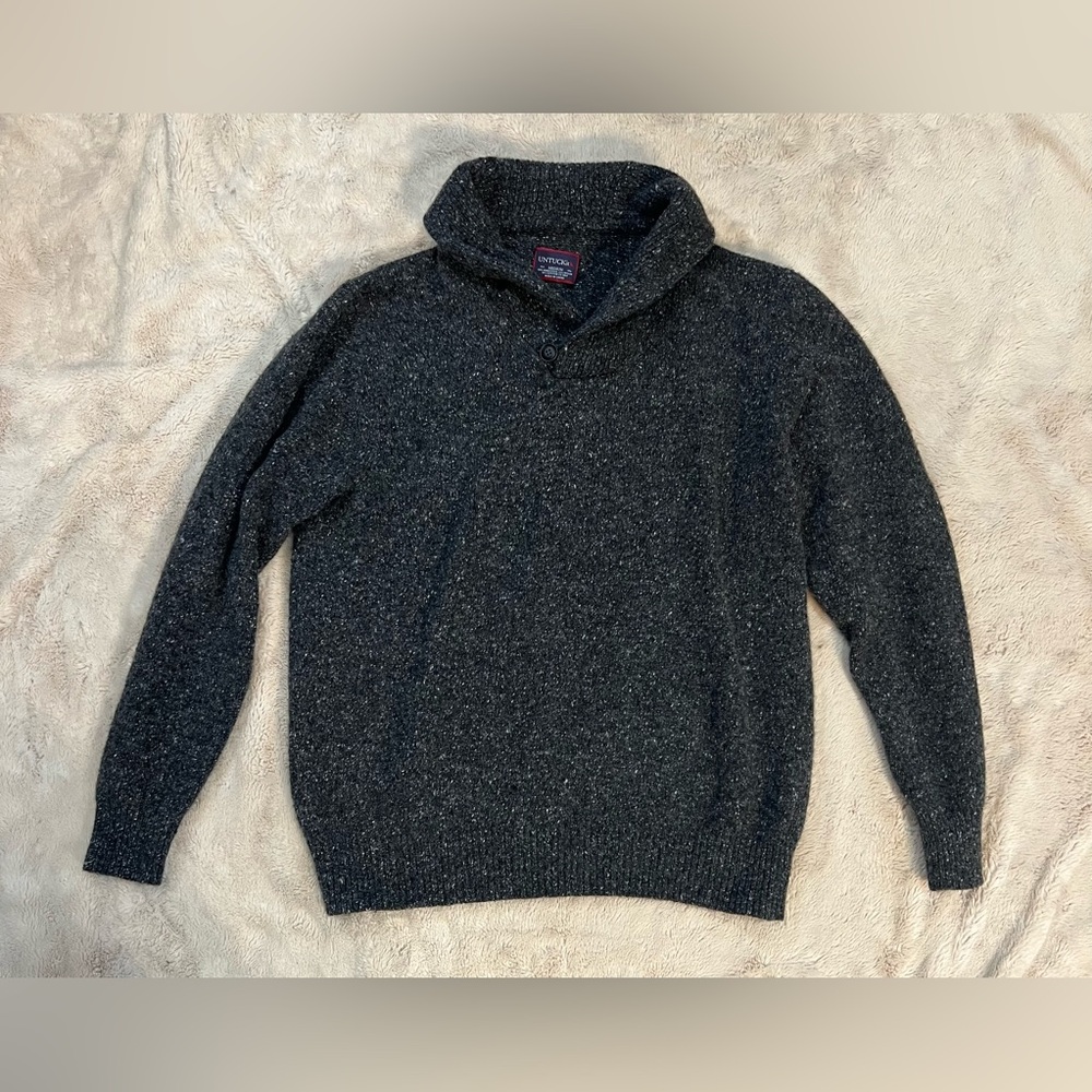 Men’s Untuckit size medium sweater